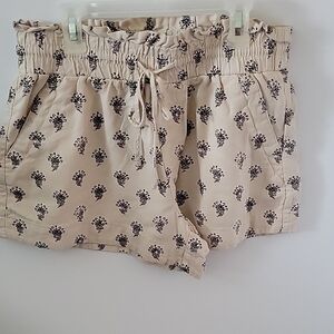 *A NEW DAY Floral Beige Women's Shorts, Size M